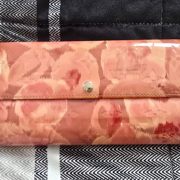 Auth LV floral wallet - Picture 1 of 5